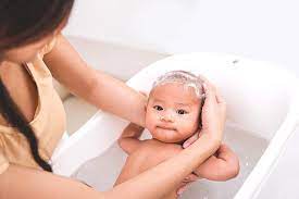 Learn how to give baby a bath and safely make bath time a special. 11 Important And Loving Steps On How To Bathe A Baby