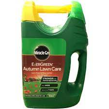 I will be discussing how to aerate and how to scarify your lawn some lawn care tips from a pro on creating the perfect lawn. Miracle Gro Evergreen Autumn Lawn Care Autumn Lawn Fertilizer