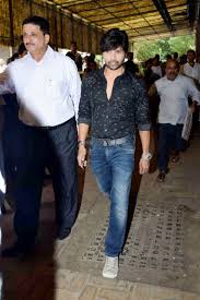 She was hardly seen in the spotlight with her. Pics Couple Divorced Singer Himesh Reshammiya Wife Komal Spotted In Family Court