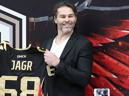 A jaromír jágr, zdá se, chce trendy udávat i v roce 2020. Jagr Not Retiring After 33rd Pro Season I Still Have It In Me Thescore Com