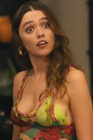 I want to hang out with Chelsea from The White Lotus just so she can make  various hilarious expressions every time someone says or does something  off-putting.