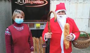 Foussais Payre Un Distributeur De Pain Dans La Hotte Du Pere Noel La Roche Sur Yon Maville Com