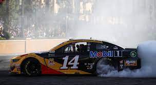 How long is flight aa406 ? Nascar Clint Bowyer Won T Hesitate To Wreck Drivers For A Playoff Win