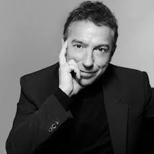 Révillon affida la direzione artistica delle sue linee a Andrew Heather