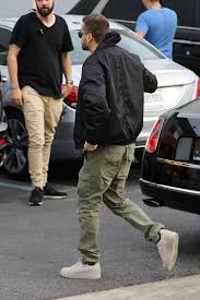 Scott Disick Filming Kuwtk On Looklive Cargo Pants Outfit Men Pants Outfit Men Nike Clothes Mens