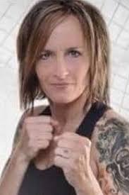 Carolyn Roe's Instagram, Twitter & Facebook