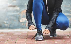 Il est important de bien choisir ses chaussures de running car bien évidemment vous voulez le meilleur pour le jour j. Chaussures De Running Comment Les Choisir Sante Magazine