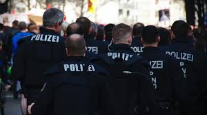 The latest tweets from @x_xjochen Interview Mit Aiko Kempen Rechtsextreme Fuhlen Sich In Der Polizei Viel Zu Sicher Belltower News