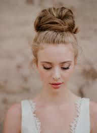 Comment le coiffer avec style ? Comment Faire Coiffure Chignon Facile Rapide