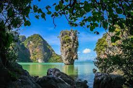 Temui alam semula jadi di formasi batu cendawan di taman hutan phae mueang phi, tenggelam dalam sejarah di muzium. Tempat Menarik Di Phuket Thailand Untuk Percutian Pelancong Muslim James Bond Island Phuket Thailand Phuket