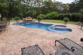 Dolphin Pools Of West Monroe Built Viking Fiberglass Pool Spa In Azure Blue With Rico Rock In Sterlington Monroe Frenchma Spa Pool Swimming Pools Dolphin Pools