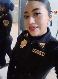Dice que no es ella, En una una publicaci&oacute;n la oficial Isabela Segundo B  perteneciente a la polic&iacute;a metropolitana asegura que no es ella la dama del  video. Aunque usuarios que pertenec&iacute;an