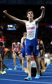 Er ist der jüngere bruder von filip und henrik ingebrigtsen , die selbst als mittelstreckenläufer internationale erfolge feiern konnten. Jakob Ingebrigtsen Sets Norwegian Record Of 13 28 Runblogrun