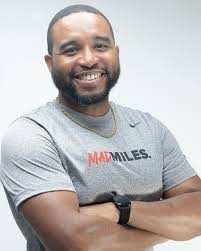 Look up squad! SAY CHEESE 😁😍🤩😎 Can't get enough of these smiles from  our Members Media Day!! 🥰 📸: @josephwattphotography #MadMiles #RunClub  #Family #RunnersOfInstagram #Charlotte #CLT #QueenCity #704 #ExplorePage  #FYP #Membership #MediaDay
