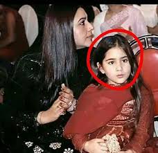 Sara Ali Khan Childhood Pics Sara Ali Khan Vintage Bollywood Bollywood Actors