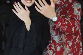 Check spelling or type a new query. Tak Selalu Kebaya Ini Inspirasi Baju Lamaran Ala Hijabers Dream Co Id