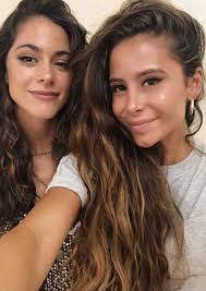 Hoy la cantante nacional cami ha sido el centro de las noticias, aunque no por un nuevo estreno o por su reciente inicio de trabajo junto al productor tainy, aunque así lo quisiera ella y sus fans más leales. Pin De Jortista Y Tinista En Tinita Camila Gallardo Celebridades Martina Stoessel
