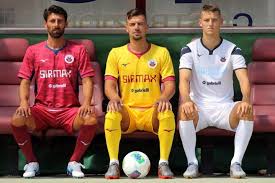 Cittadella calcio e vis s.paolo danno origine alla nuova società sportiva cittadella vis s. Il Cittadella Presenta Le Nuove Maglie Mizuno Mantiene I Colori Principali Ma Gioca Sulle Sfumature Guarda La Fotogallery Padova Sport