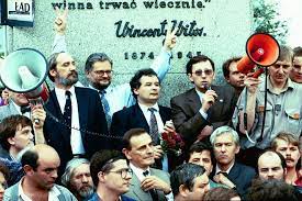 Najnowsze informacje, muzyka, kultura, nauka, historia. 29 Lat Temu Powstalo Porozumienie Centrum Pierwsza Partia Jaroslawa Kaczynskiego