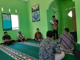 Bulan yang seharus nya membentuk bayangan sebuah titik dipermukaan bumi tidak dapat membentuk bayangan titik melainkan bayangan titik yang kabur karena jarak bulan dan bumi pada saat puncak. Sikapi Gerhana Matahari Cincin Kantor Kemenag Bintan Laksanakan Sholat Kusuf