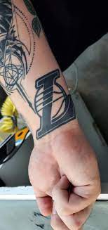Bryant's physical appearance or mirror a moment captured, or you can choose a symbol (like the logo of the la lakers or his mamba brand) to represent him. Any Other Lakers Tattoos Out There Lakers