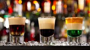 Evitate i bicchieri troppo larghi che farebbero perdere l'impatto visivo del drink. Shottino Ricetta Shottino Baniera Irlanda Cocktail Per Drinking Game Cocktails Bartender Glass Beer