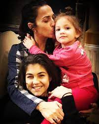 Sokakat ámulatba ejt, hogy fésűs nelly, milyen gyönyörű gyerekekkel büszkélkedhet. Fesus Nelly Lanya Gyonyoru Tinedzser Lett Friss Fotokon A 16 Eves Csenge Hazai Sztar Femina