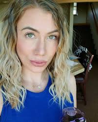 Beth Henning's Instagram, Twitter & Facebook