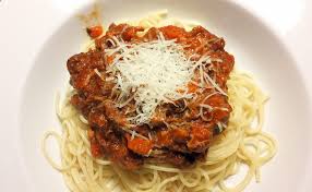 100 g geräucherten speck in würfel geschnitten, anbraten und die weiteren zutaten nach und nach dazugeben. Ragu Bolognese Die Einzig Wahre Und Echte Bolo Geht Auch Zu Spaghetti The Dusseldorfer Das Lokale Online Magazin