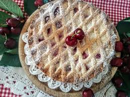 La crostata di ricotta e ciliegie fatta in casa rappresenta uno di quei dolci nei quali la frutta di stagione è la vera protagonista. Crostata Con Ciliegie Ricotta E Zenzero La Tua Ricetta