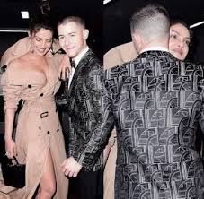 It feels like only yesterday that the duo had us speculating about dating rumors and obsessing over their flirtatious instagram comments. Freako Wiki What S Cooking Priyanka Chopra Spotted Cosying Up Priyanka Chopra Actress Priyanka Chopra Chopra