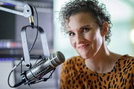 Julie Rose's Instagram, Twitter & Facebook