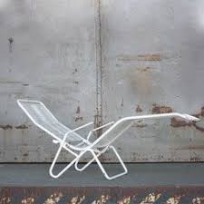 Weisse Gartenliege Aus Stahlrohr Mit Spaghetti Bespannung Conni Kern Interior Design Und Vintage Mobel Leuchten U Gartenliege Vintage Gartenliege Aussenmobel