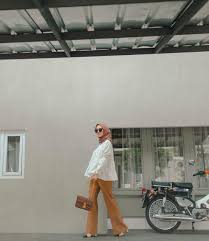 Beautydailytv 747 views7 months ago. Contek 5 Gaya Mega Iskanti Mix And Match Baju Putih Biar Nggak Monoton Jatim Times