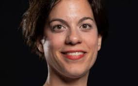 Elizabeth Mccrum's Instagram, Twitter & Facebook