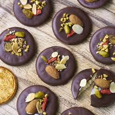 Galettes St Michel Facon Mendiants Aux Fruits Secs En 2020 Faire Fondre Du Chocolat Alimentation Galette