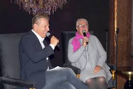 Axel kahn, doctor, geneticist and president of the national league against cancer, answers sonia mabrouk's questions about the vaccination plan planned by the government, transparency about the effects of vaccines and the mistrust of the french, and in particular nursing staff. Der Keytalk Ein Neues Rednerformat Von Eva Maria Popp Und Axel Kahn