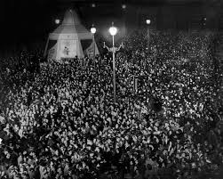 Find the perfect ve day kiss stock illustrations from getty images. Vj Day Times Square Kiss The Unexpected True Story Behind That Famous Photo London Evening Standard Evening Standard