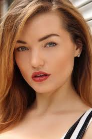 Hannah Townsend's Instagram, Twitter & Facebook