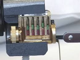 How To Pick A Key Lock With A Bobby Pin Https Encrypted Tbn0 Gstatic Com Images Q Tbn 3aand9gcrhmsfjlwkj6yksfitmmyrwkogdp48dtlvnxw Usqp Cau