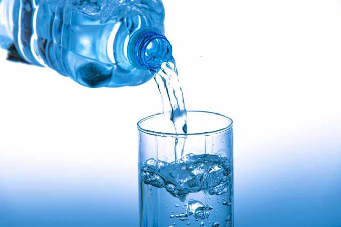 Differences Between Spring, Mineral & Purified Water