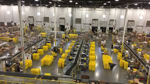See Inside An Amazon Warehouse In 360 Degrees Warehouse Amazon Amazon Fulfillment Center