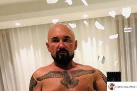 Jeśli to prawda, to aktor ma za sobą bardzo poważny zabieg, na. Patryk Vega Schudl Ponad 40 Kilogramow Pokazal Zdjecie Bez Koszulki