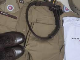 A pena é de 15 dias a um mês de detenção, ou multa, além da pena correspondente à violência. Mulher E Detida Por Uso Ilegitimo De Uniforme Da Pm Ba Em Vitoria Da Conquista