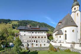 April 2021 auf der streamingplattform prime video zu sehen. Schwarzer Adler Kitzbuhel Tourismus