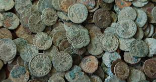 Prices will fluctuate due to many factors, and an individual set may trade for more or less than the range given. Top 10 Des Pieces De Monnaie Les Plus Cheres Jamais Vendues Catawiki