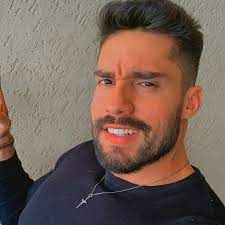 Já está no ar a nova temporada do big brother brasil, o reality show mais famoso e amado do país. Arcrebiano Do Bbb21 Adotou Na Infancia O Apelido Bil E Tem Mania De Organizacao Participante Gshow