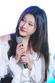 Pin By Tamy Uwu On Choerry Loopd Girl Celebrities Kpop Girls Girl