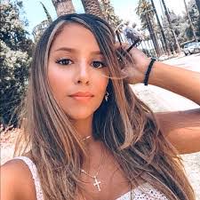 Amanda Gus's Instagram, Twitter & Facebook