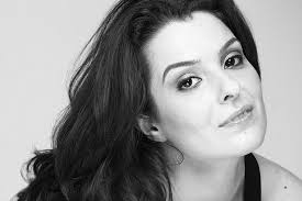 Daniela Costa veste a pele de â€œFlorbela Espancaâ€ em Paris